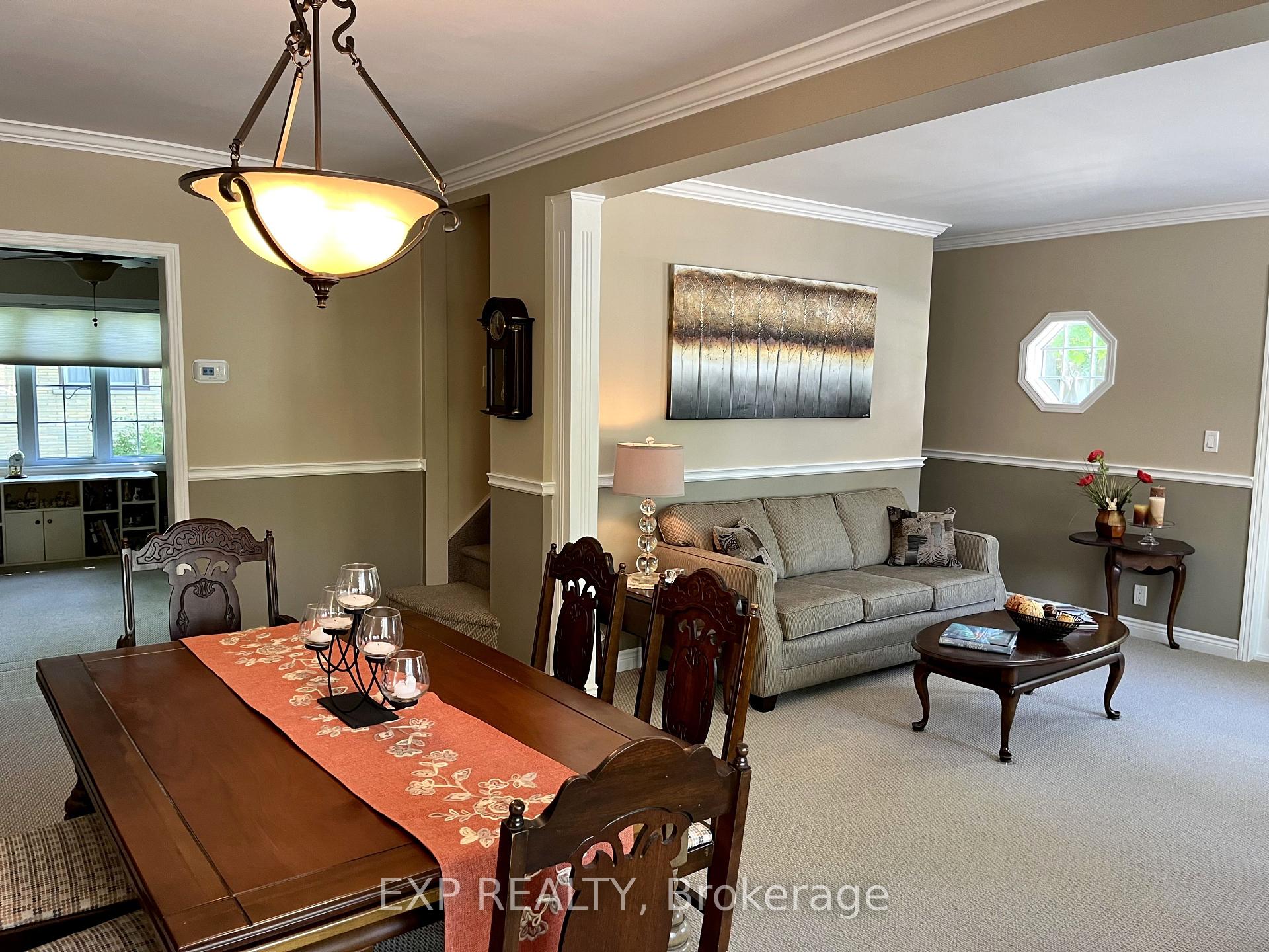 Photo 7 of 414 Simcoe St Street, Warwick, Watford — HOMEH