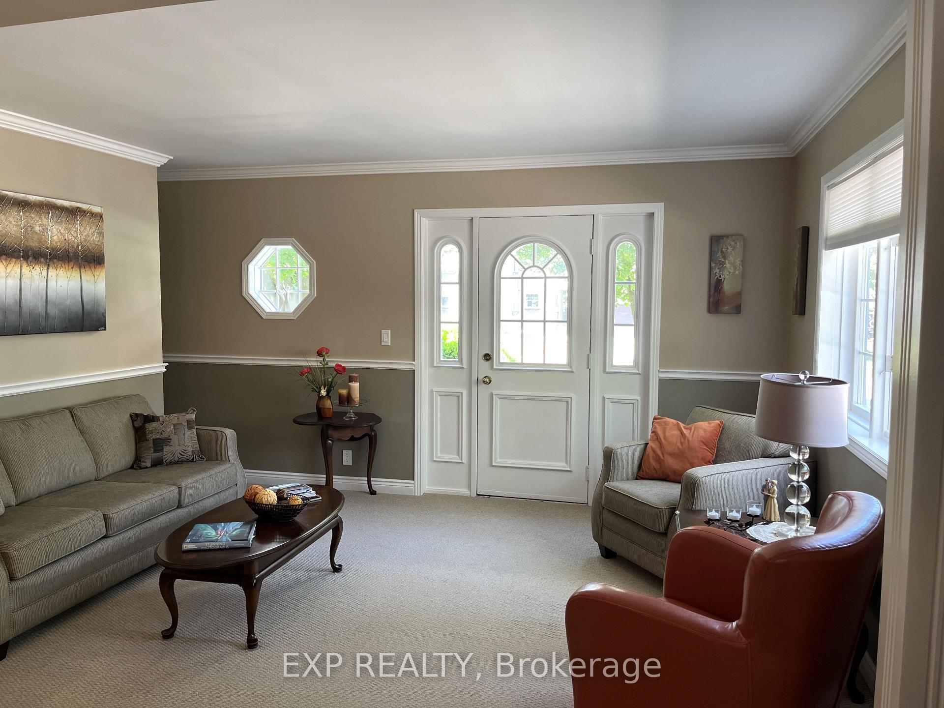 Photo 8 of 414 Simcoe St Street, Warwick, Watford — HOMEH