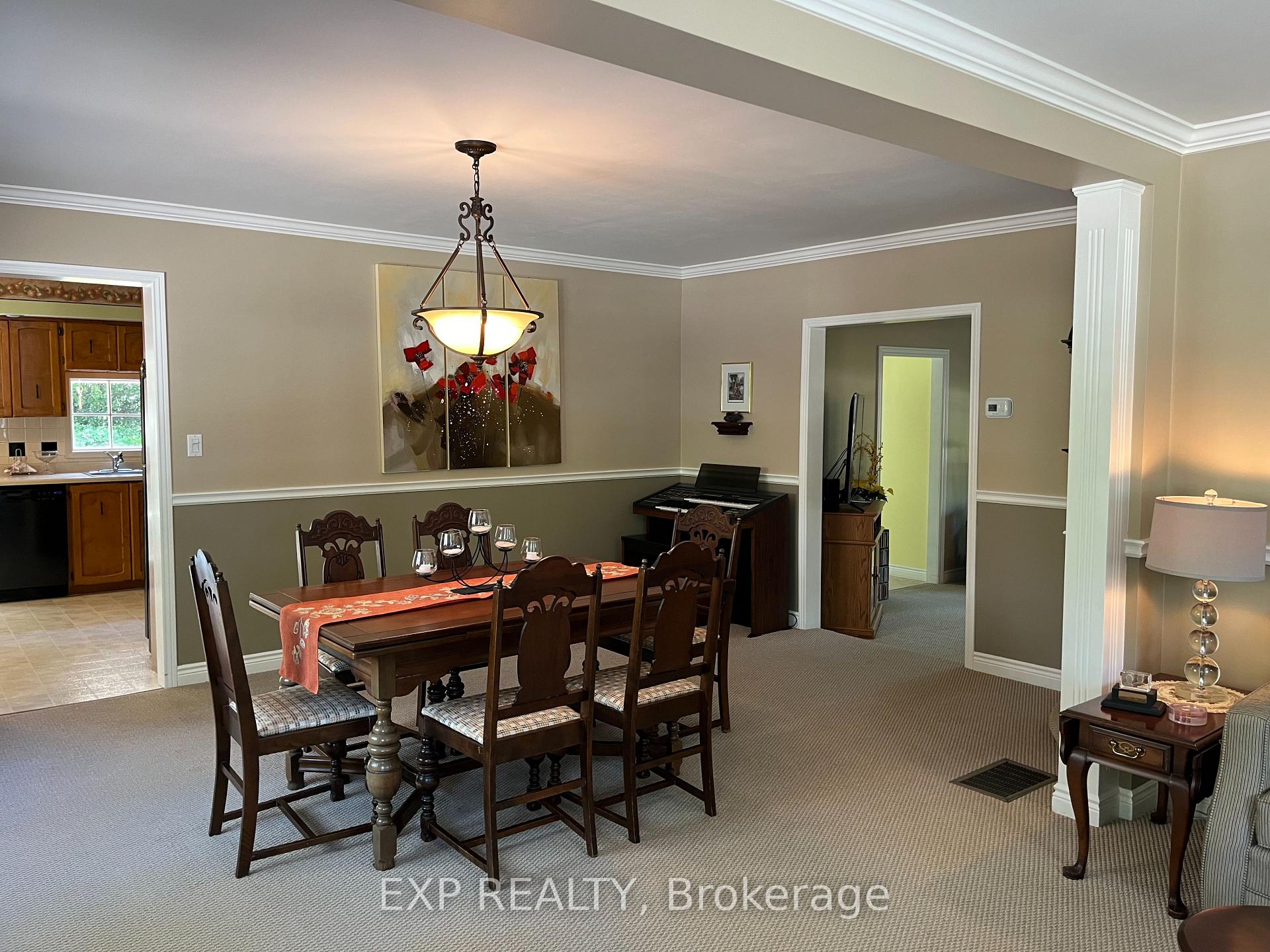 Photo 10 of 414 Simcoe St Street, Warwick, Watford — HOMEH