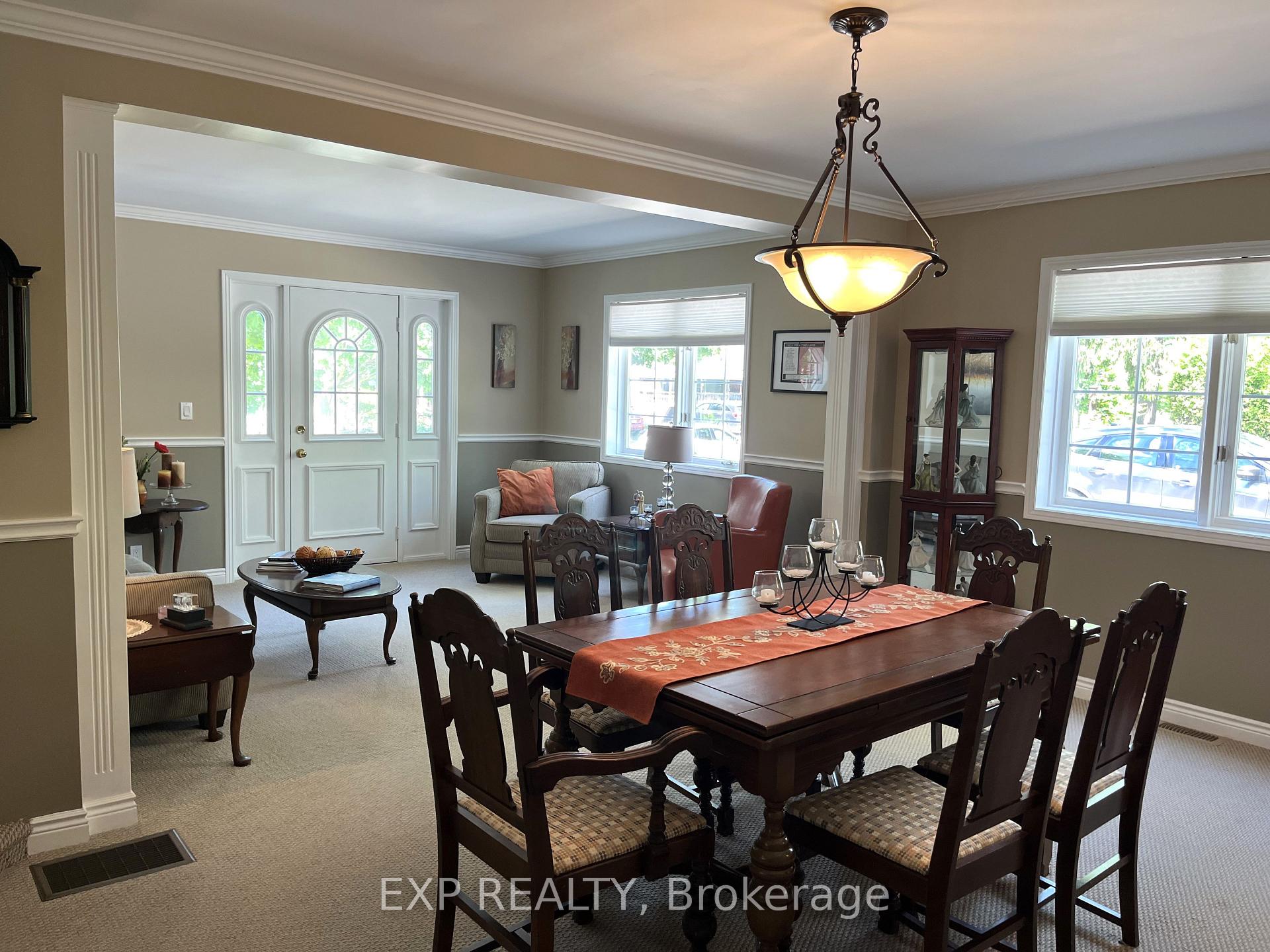 Photo 11 of 414 Simcoe St Street, Warwick, Watford — HOMEH