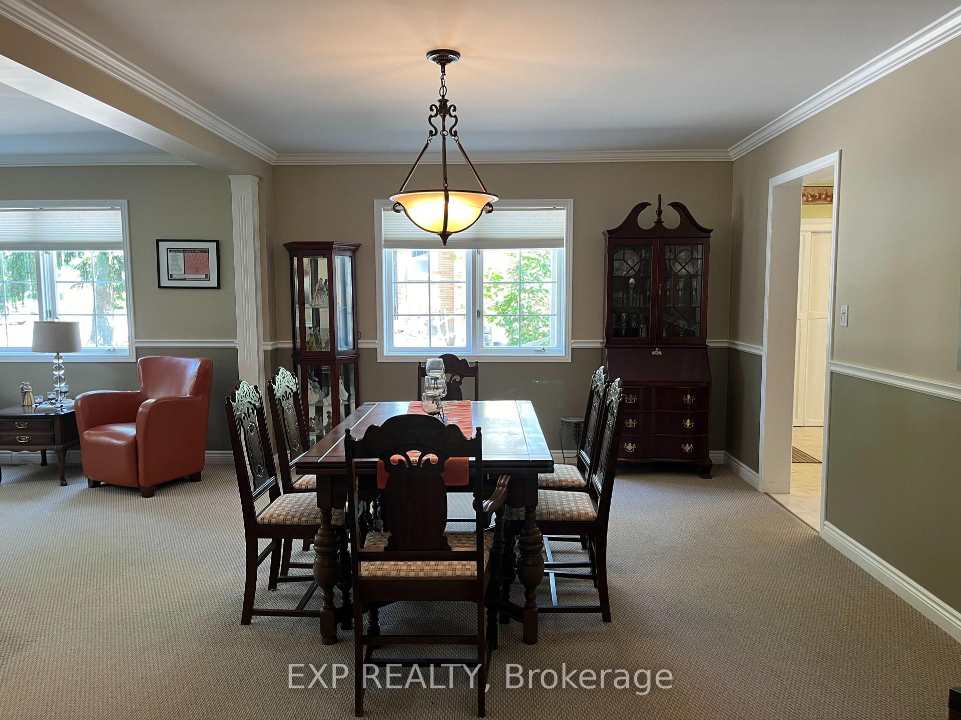 Photo 12 of 414 Simcoe St Street, Warwick, Watford — HOMEH
