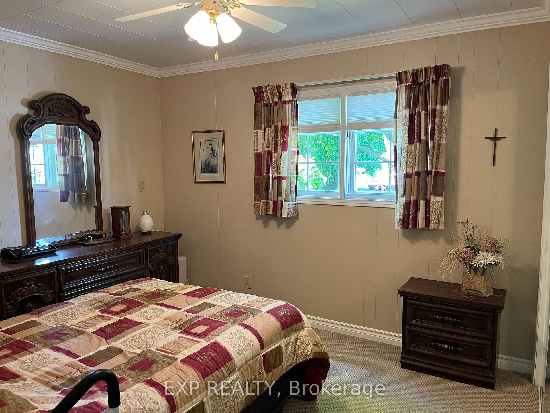 Photo 16 of 414 Simcoe St Street, Warwick, Watford — HOMEH