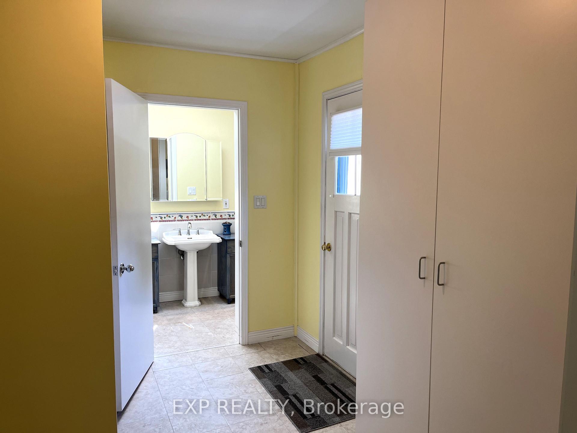 Photo 18 of 414 Simcoe St Street, Warwick, Watford — HOMEH