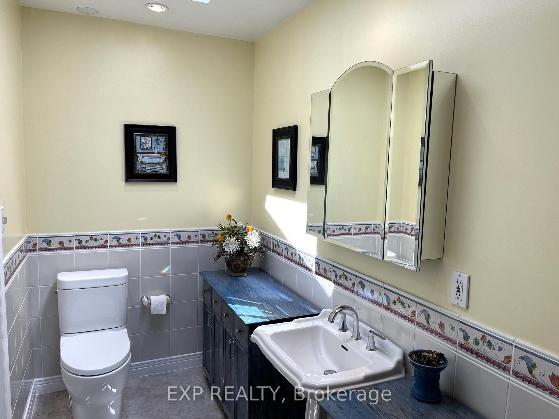 Photo 19 of 414 Simcoe St Street, Warwick, Watford — HOMEH
