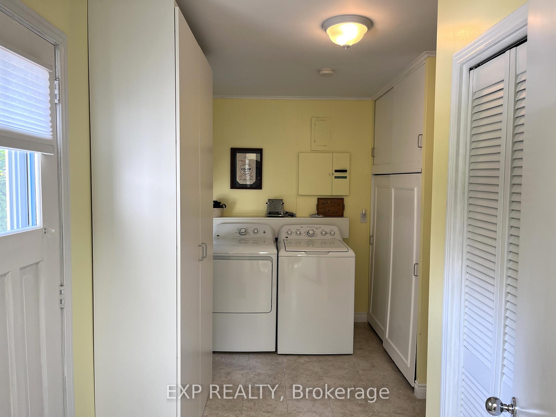 Photo 21 of 414 Simcoe St Street, Warwick, Watford — HOMEH