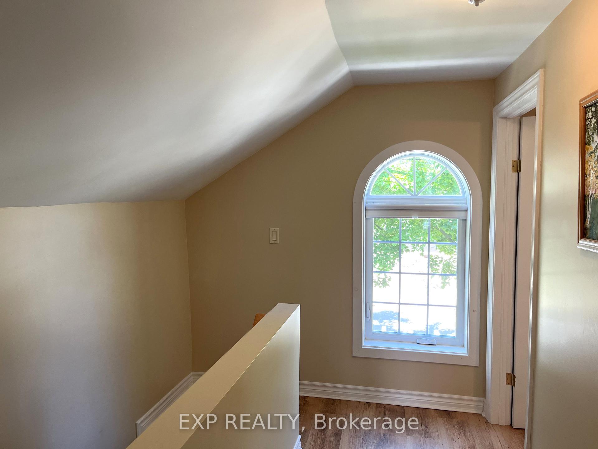 Photo 22 of 414 Simcoe St Street, Warwick, Watford — HOMEH