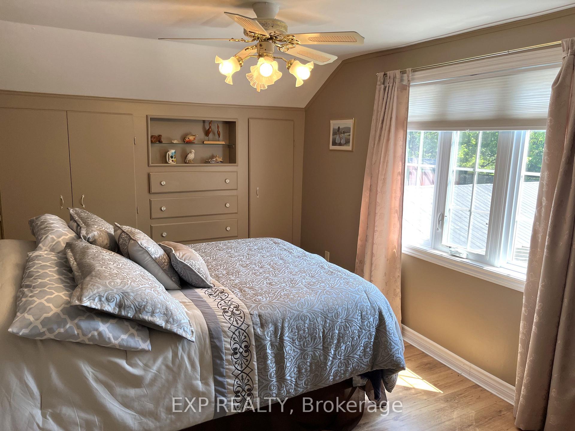 Photo 25 of 414 Simcoe St Street, Warwick, Watford — HOMEH