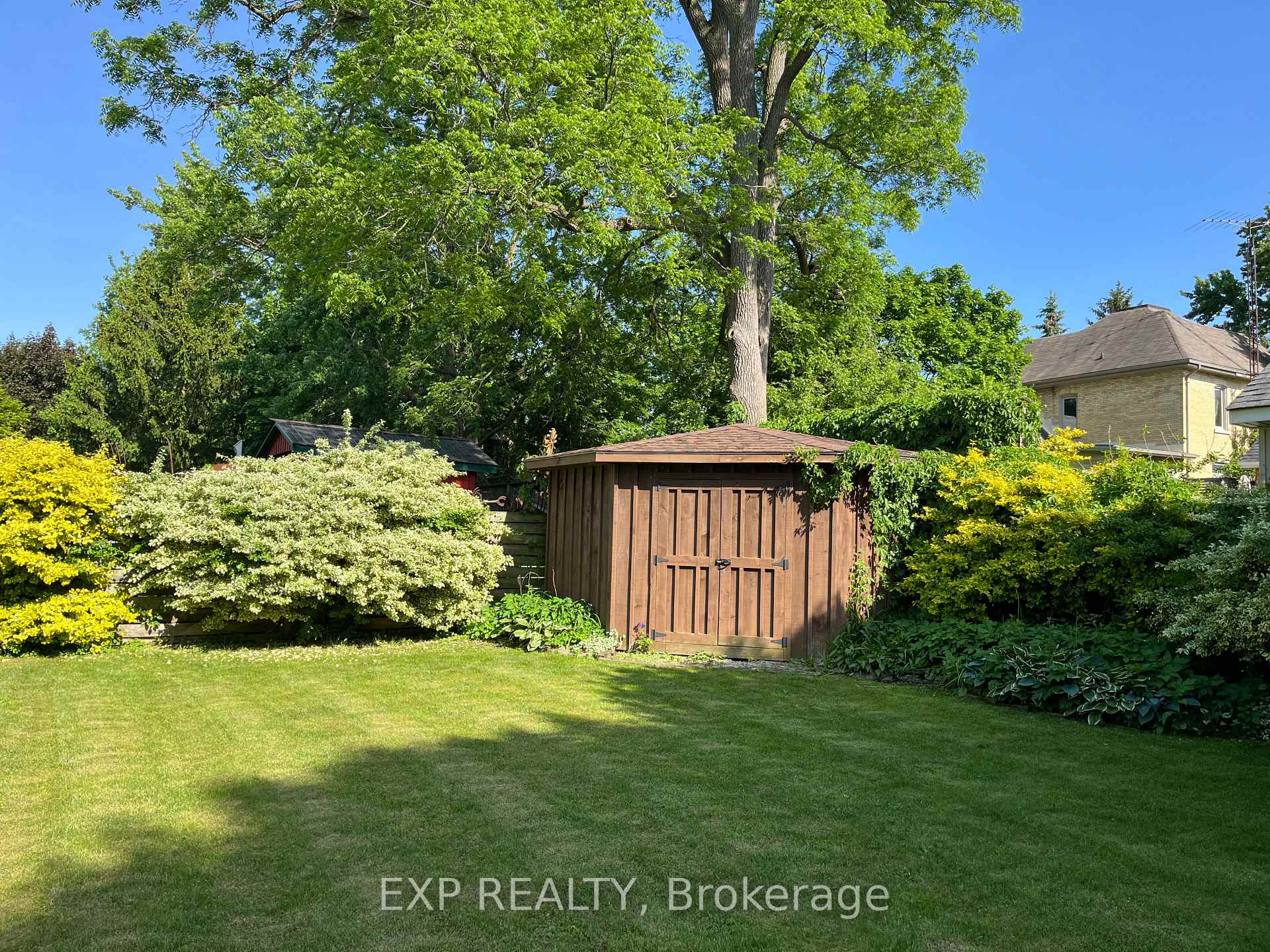 Photo 30 of 414 Simcoe St Street, Warwick, Watford — HOMEH