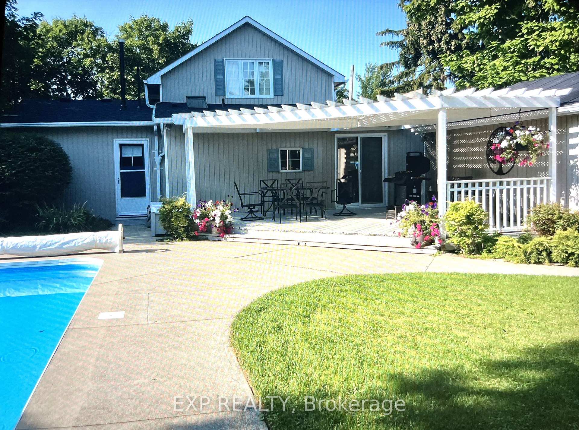 Photo 31 of 414 Simcoe St Street, Warwick, Watford — HOMEH