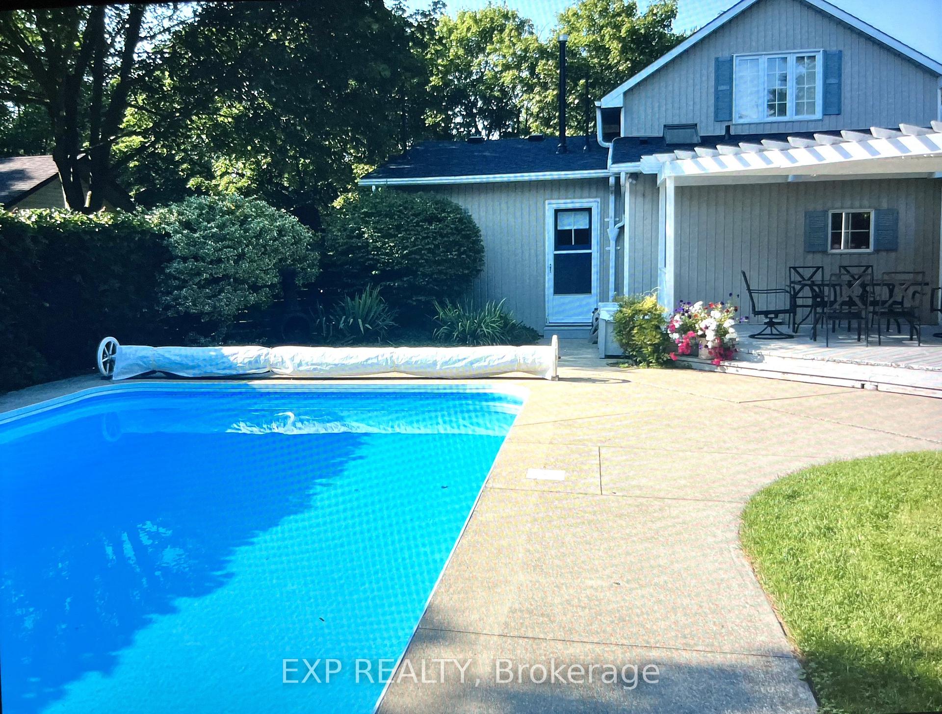 Photo 32 of 414 Simcoe St Street, Warwick, Watford — HOMEH