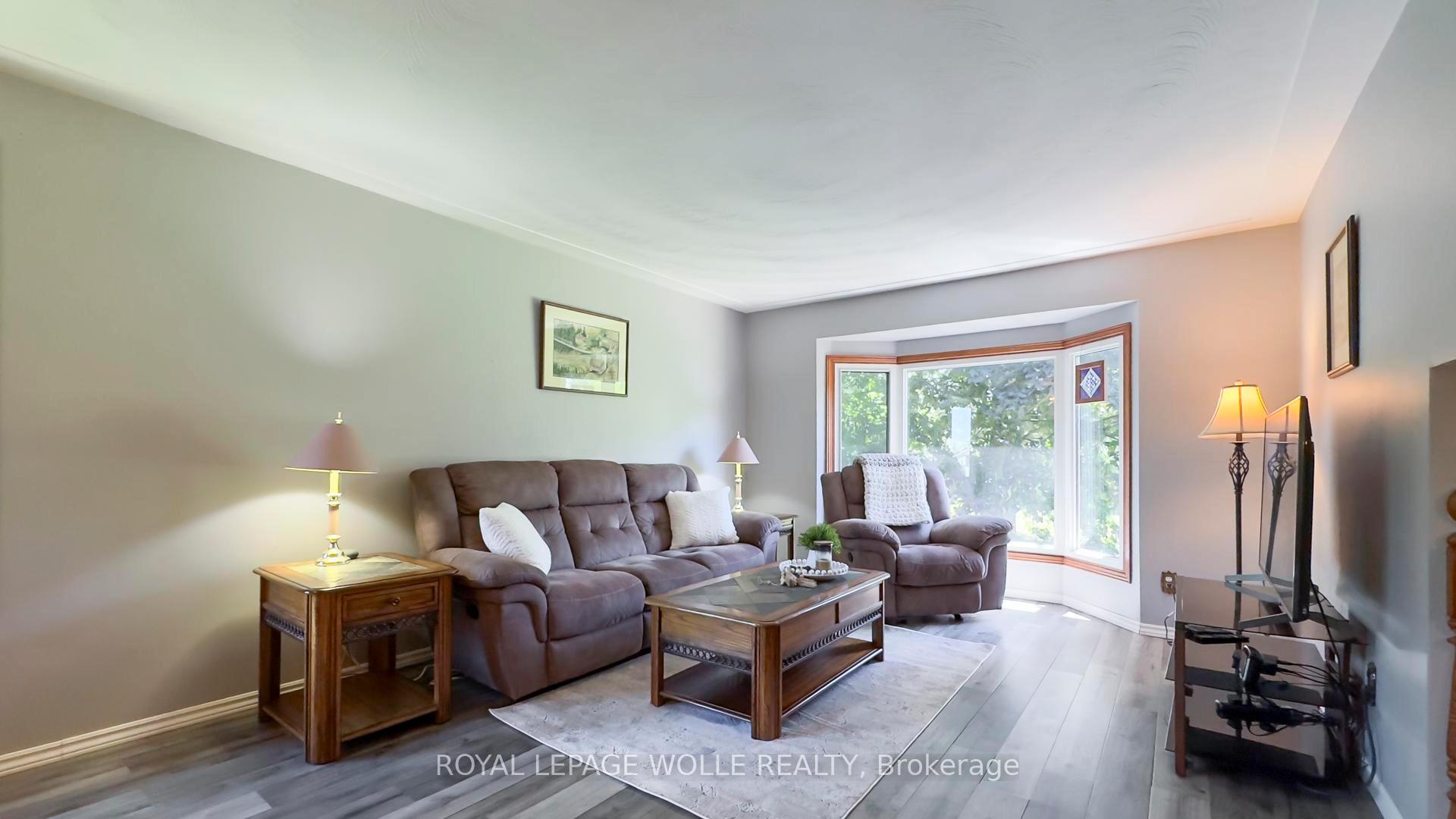 Photo 11 of 1061 Henry Street, Wellesley — HOMEH