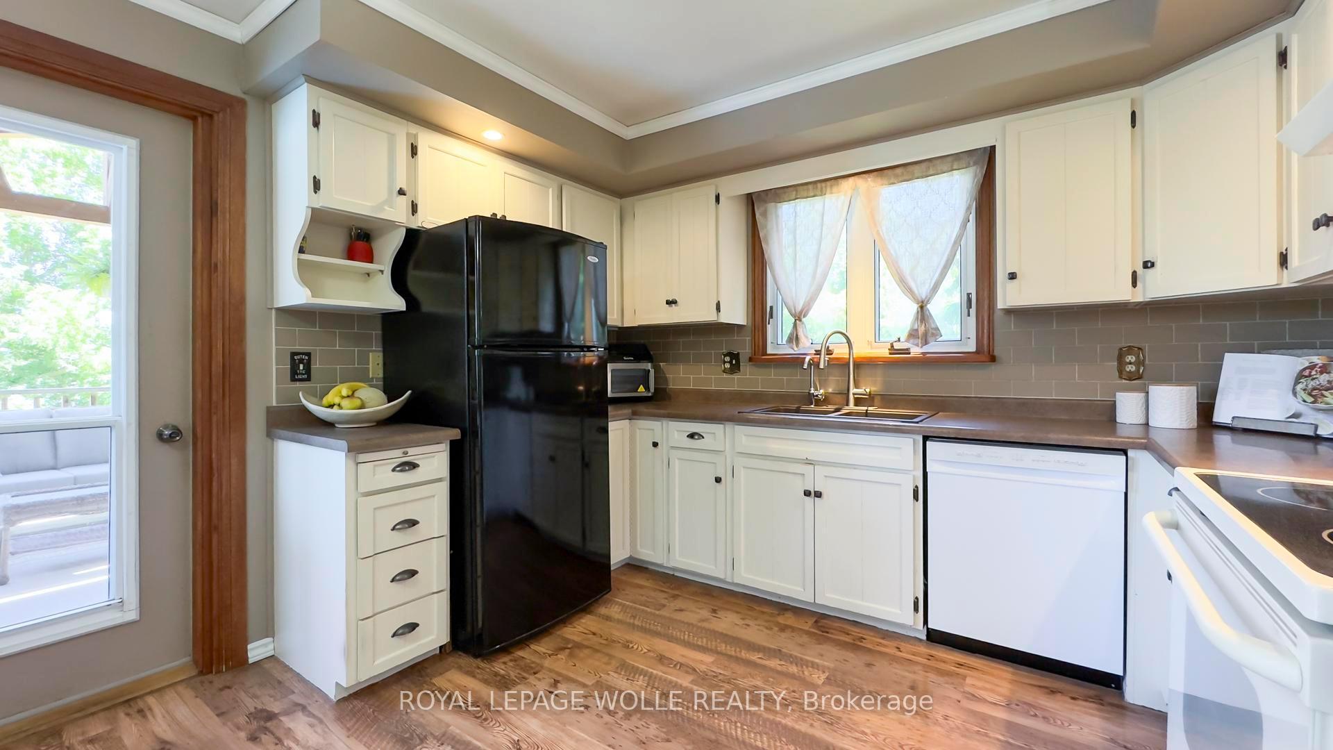 Photo 17 of 1061 Henry Street, Wellesley — HOMEH