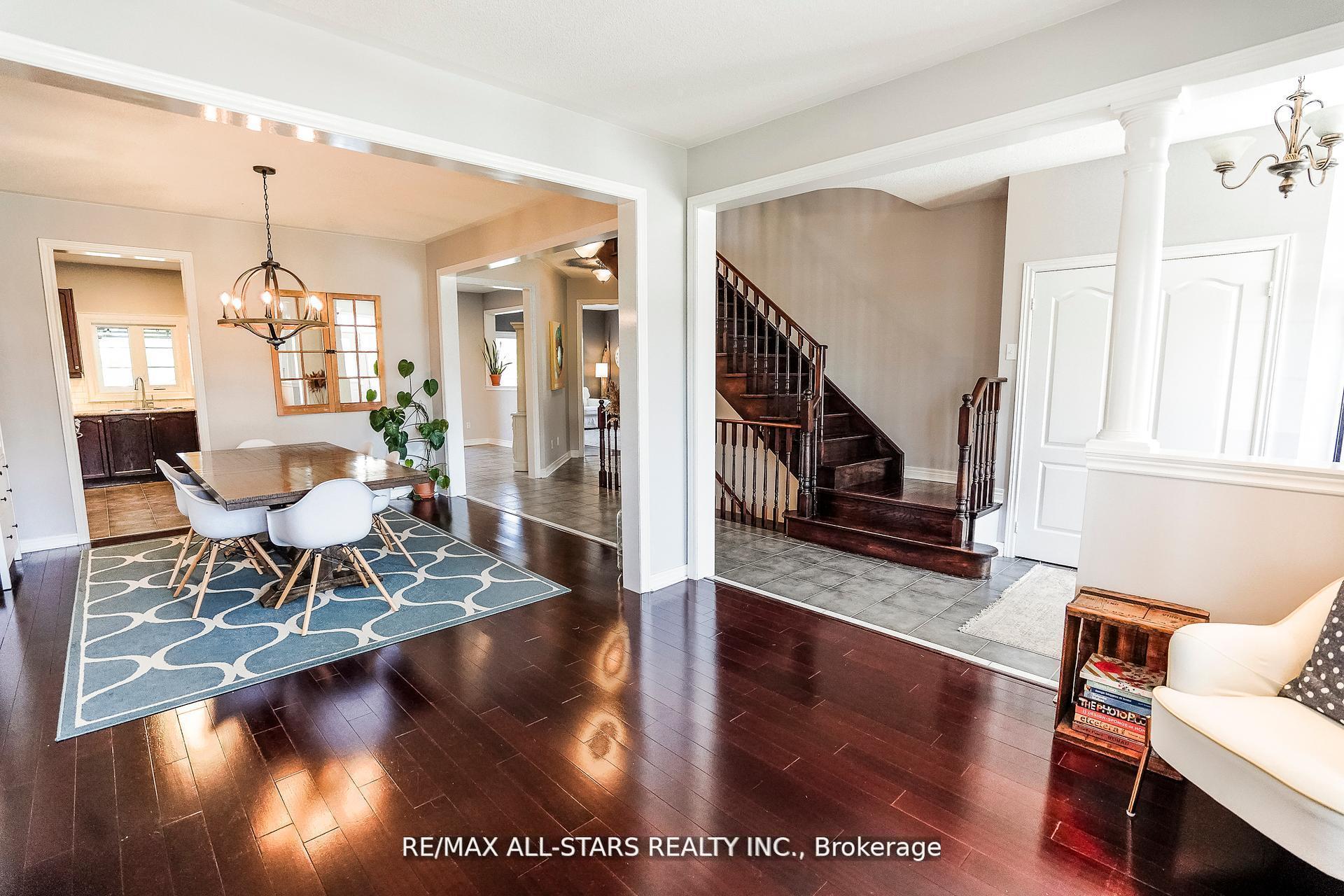 Photo 4 of 3 Furlan Court, Uxbridge — HOMEH