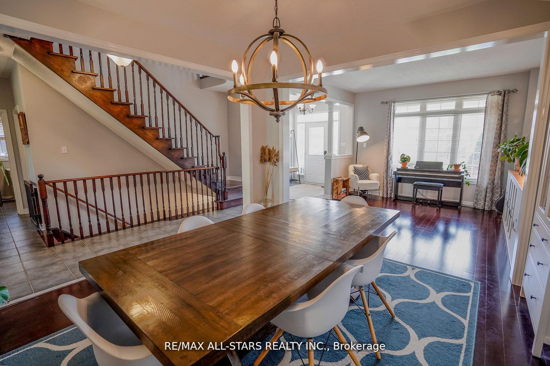 Photo 6 of 3 Furlan Court, Uxbridge — HOMEH