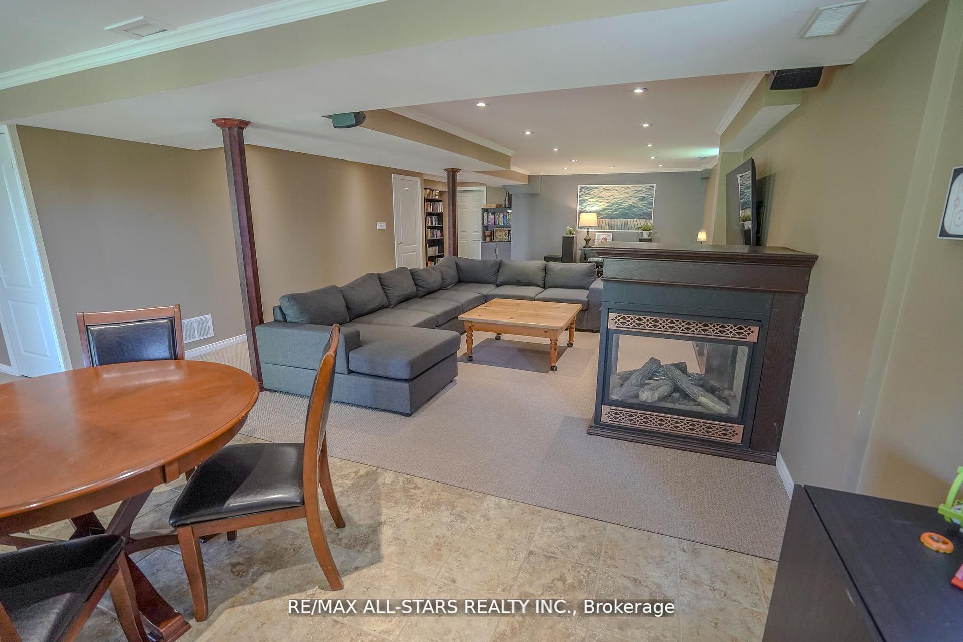 Photo 16 of 3 Furlan Court, Uxbridge — HOMEH