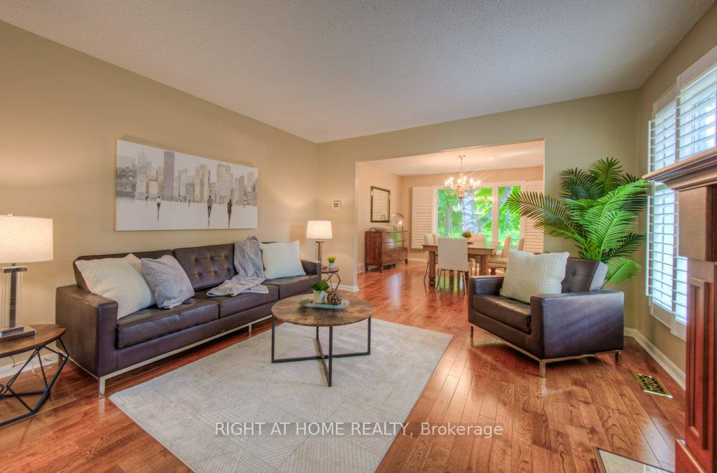 Photo 11 of 17 Post Horn Place, Waterloo — HOMEH