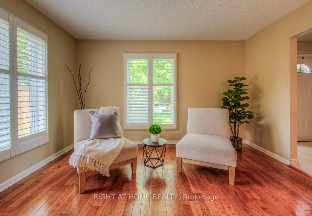 Photo 12 of 17 Post Horn Place, Waterloo — HOMEH