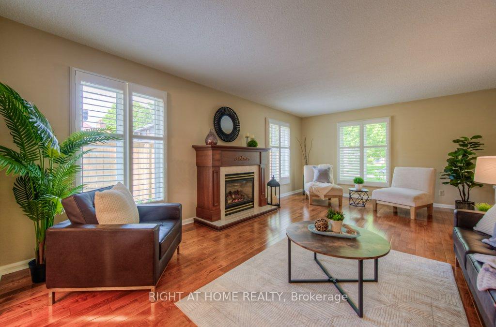 Photo 13 of 17 Post Horn Place, Waterloo — HOMEH