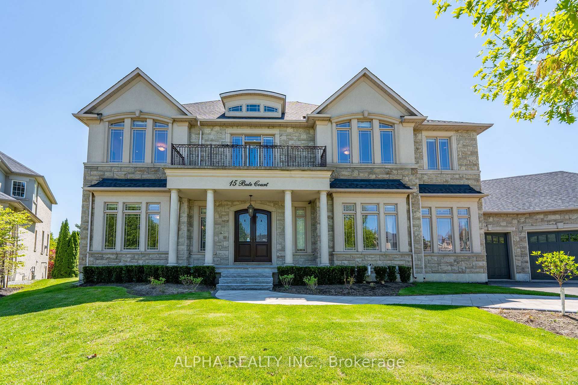 Photo 1 of 15 Bute Court, Vaughan, Maple — HOMEH