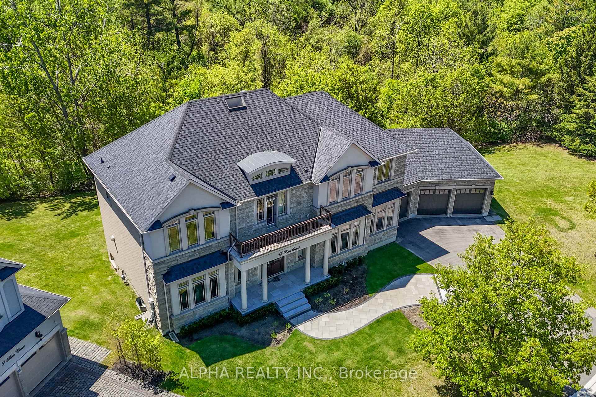 Photo 2 of 15 Bute Court, Vaughan, Maple — HOMEH