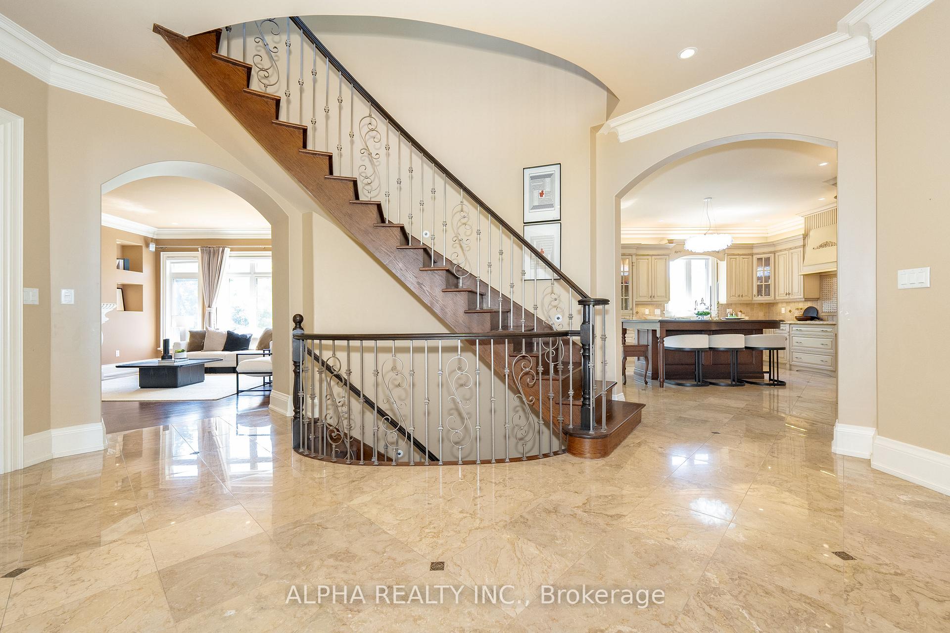 Photo 5 of 15 Bute Court, Vaughan, Maple — HOMEH