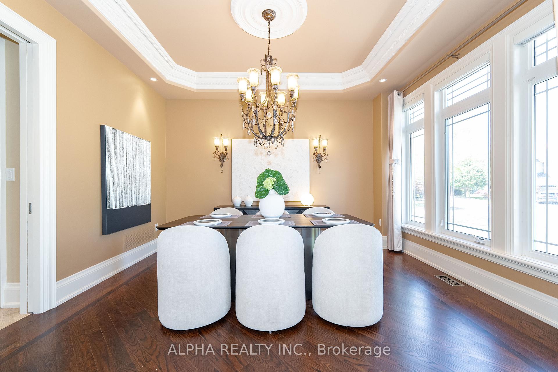 Photo 9 of 15 Bute Court, Vaughan, Maple — HOMEH