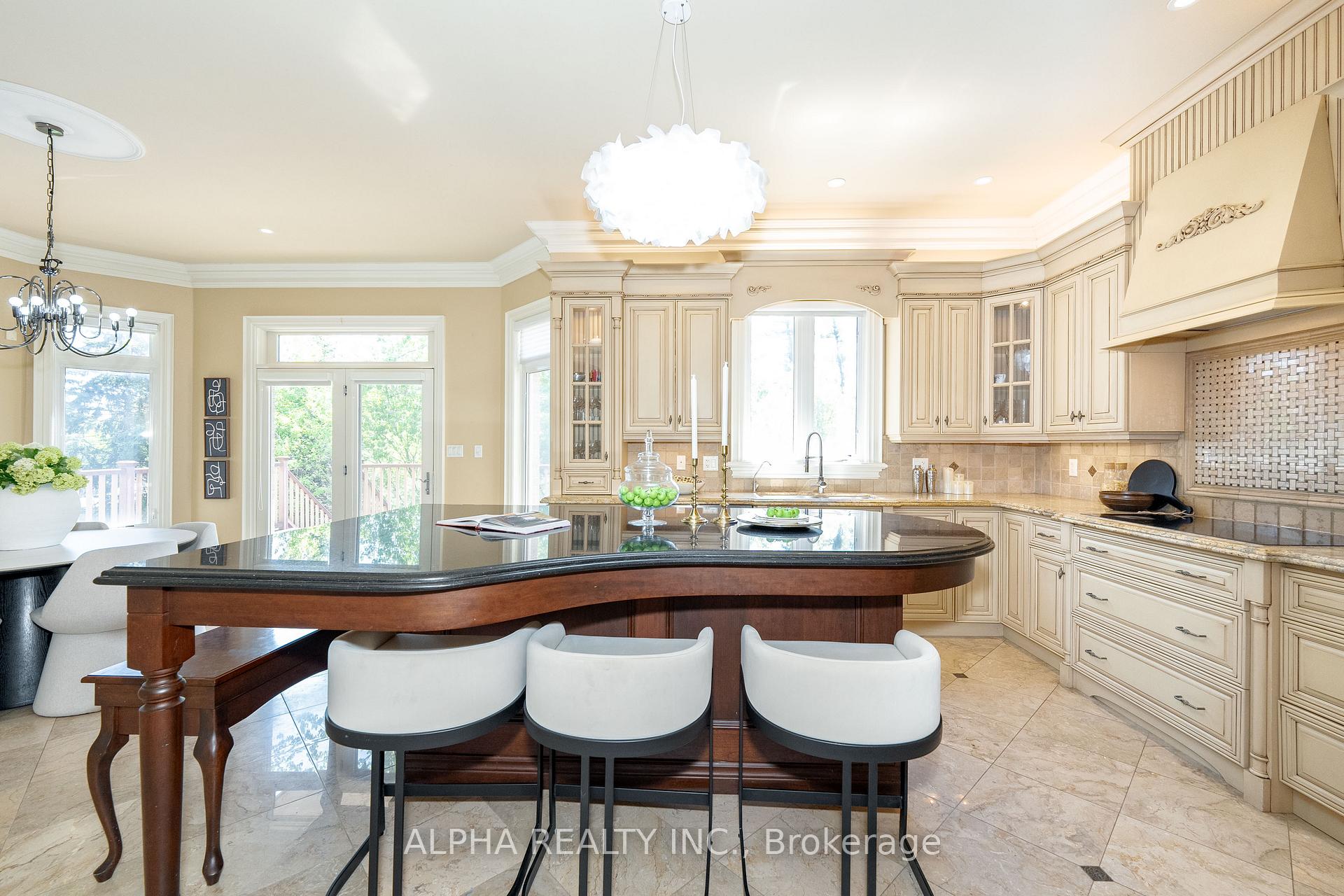 Photo 12 of 15 Bute Court, Vaughan, Maple — HOMEH