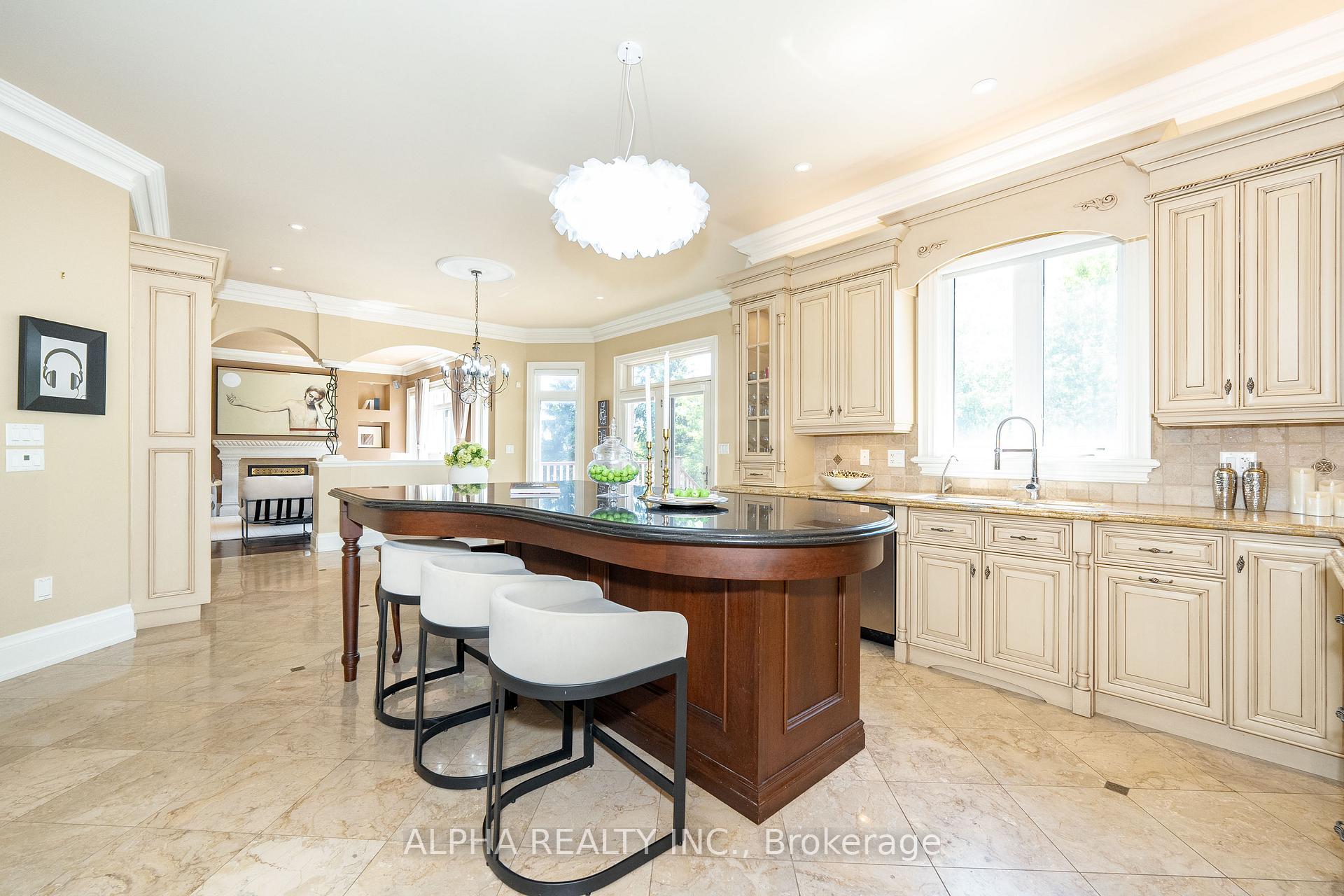 Photo 13 of 15 Bute Court, Vaughan, Maple — HOMEH