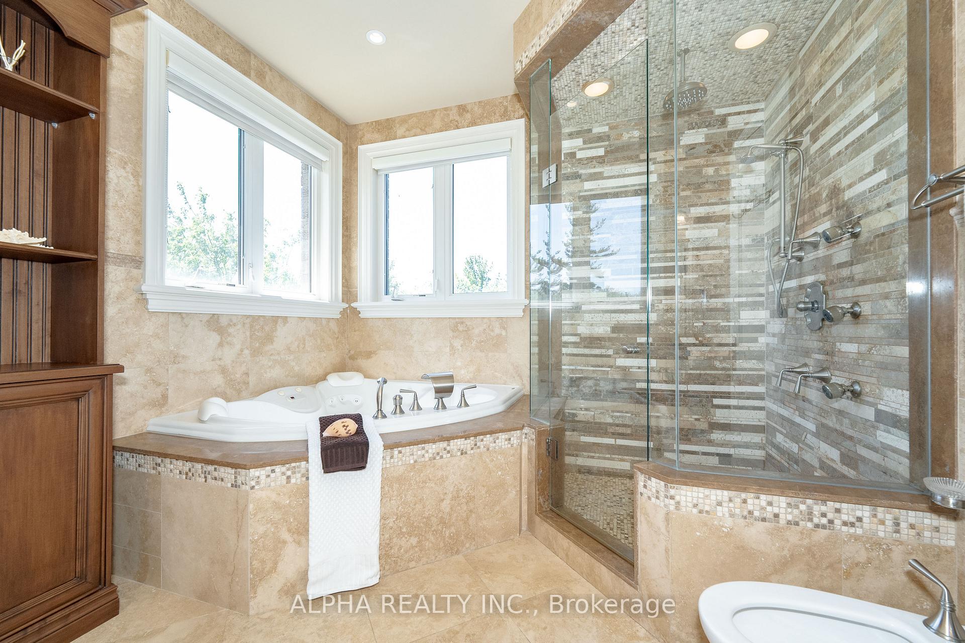 Photo 28 of 15 Bute Court, Vaughan, Maple — HOMEH