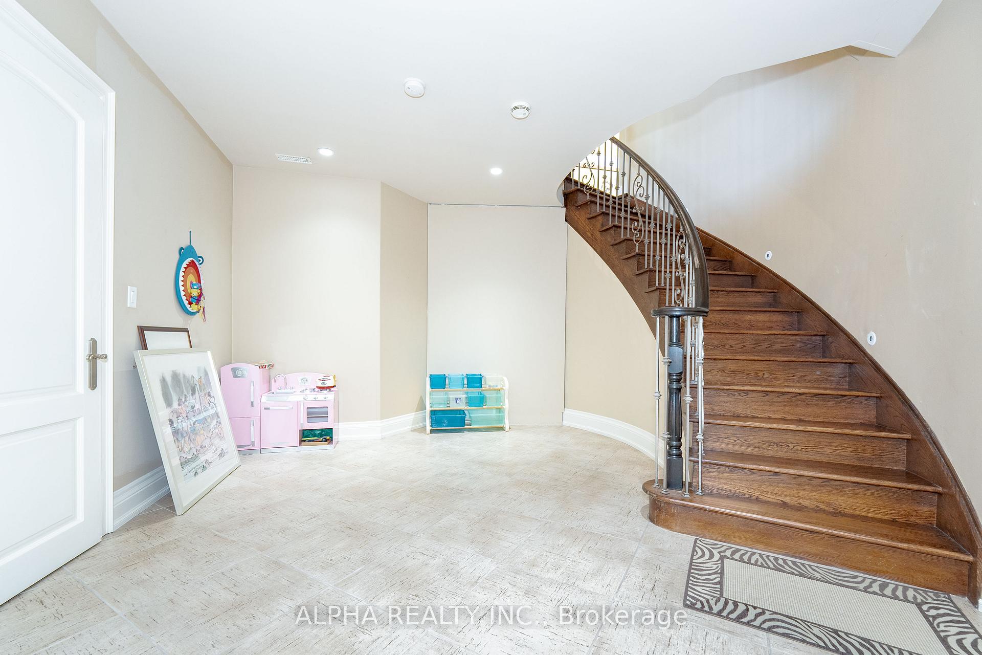 Photo 36 of 15 Bute Court, Vaughan, Maple — HOMEH