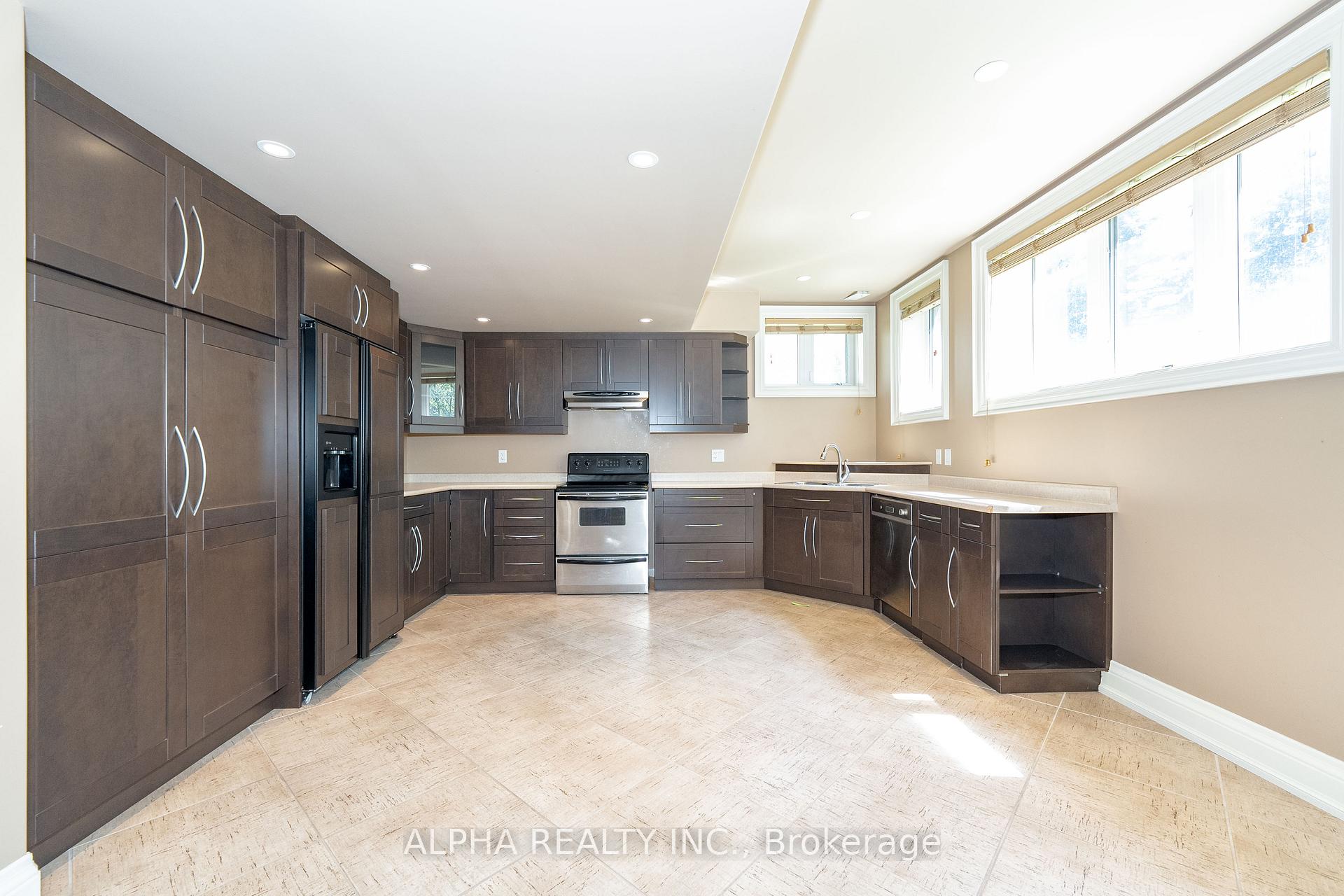 Photo 39 of 15 Bute Court, Vaughan, Maple — HOMEH