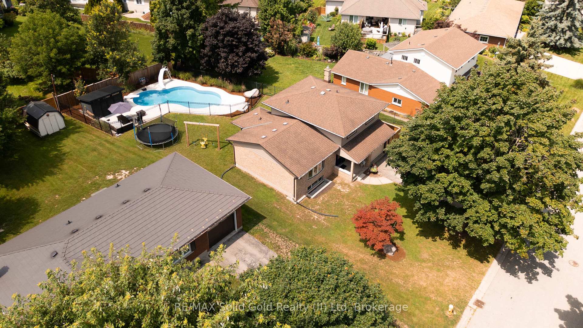 Photo 3 of 11 Reiner Crescent, Wellesley — HOMEH