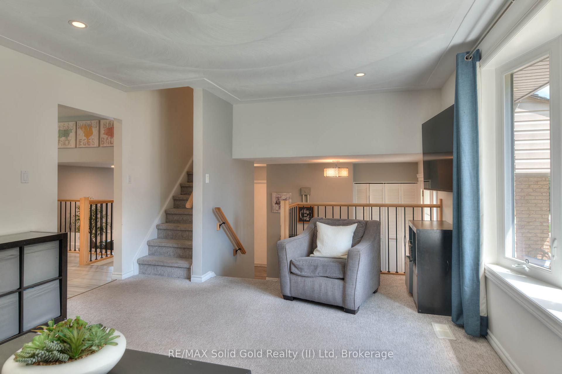 Photo 9 of 11 Reiner Crescent, Wellesley — HOMEH