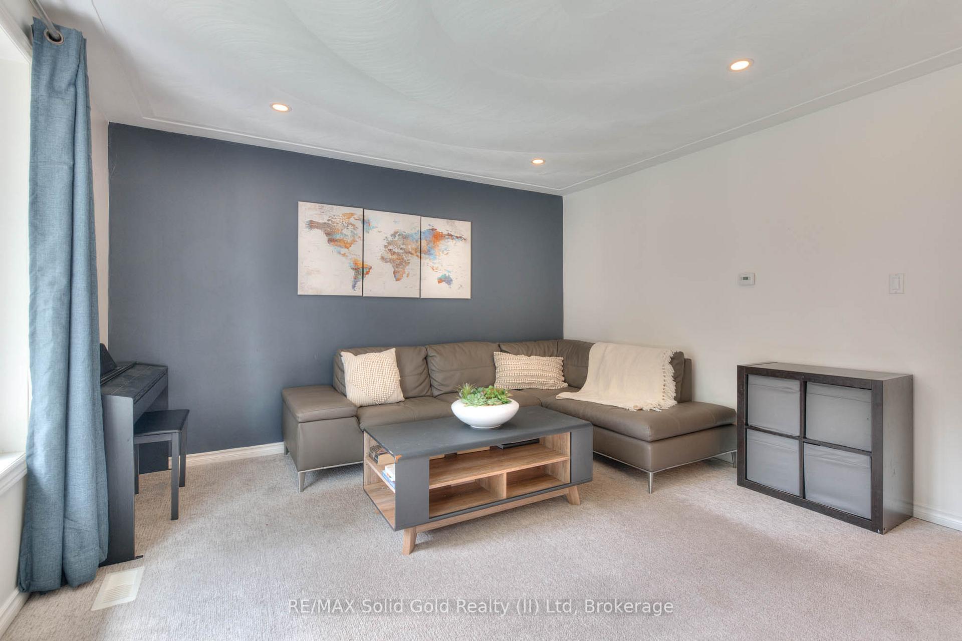 Photo 12 of 11 Reiner Crescent, Wellesley — HOMEH