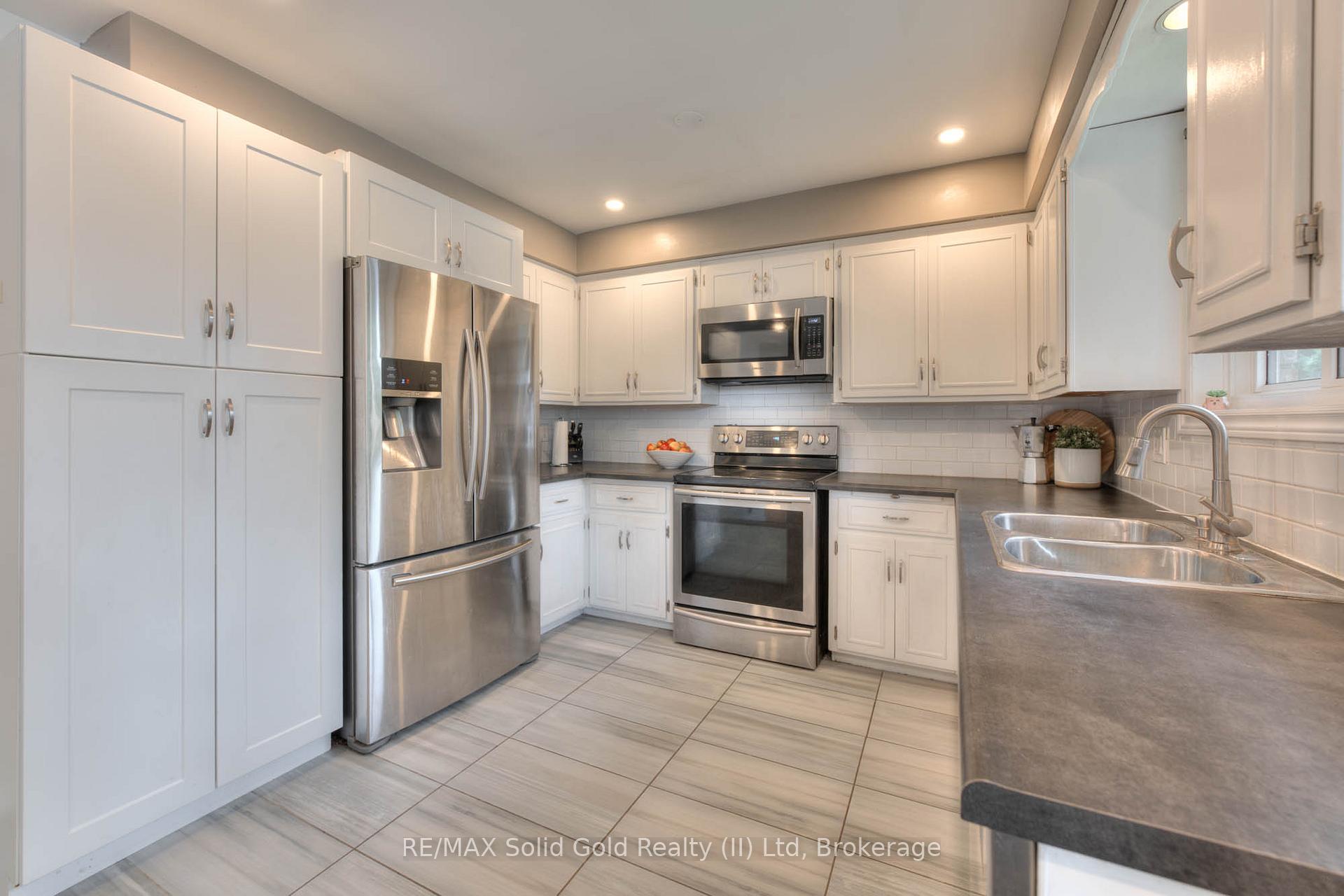 Photo 18 of 11 Reiner Crescent, Wellesley — HOMEH