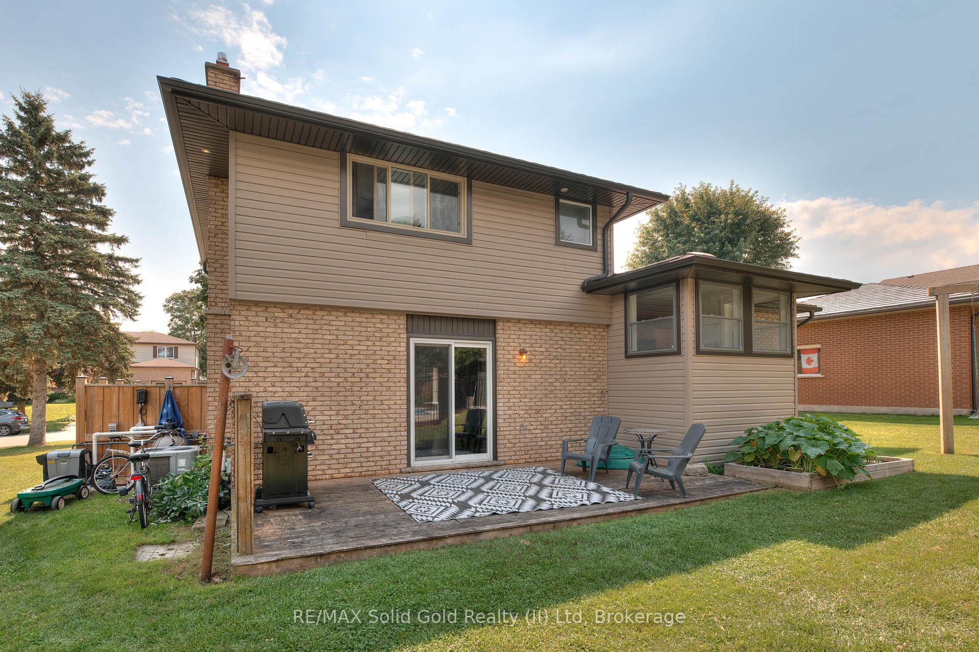 Photo 38 of 11 Reiner Crescent, Wellesley — HOMEH