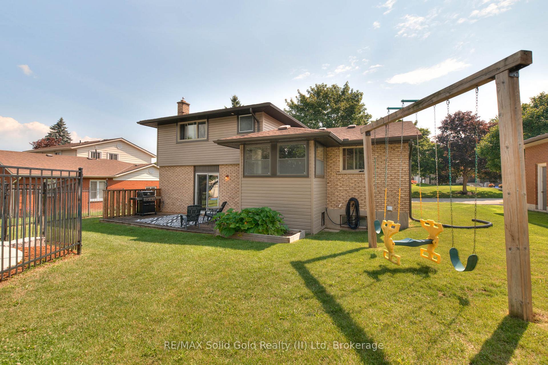 Photo 39 of 11 Reiner Crescent, Wellesley — HOMEH