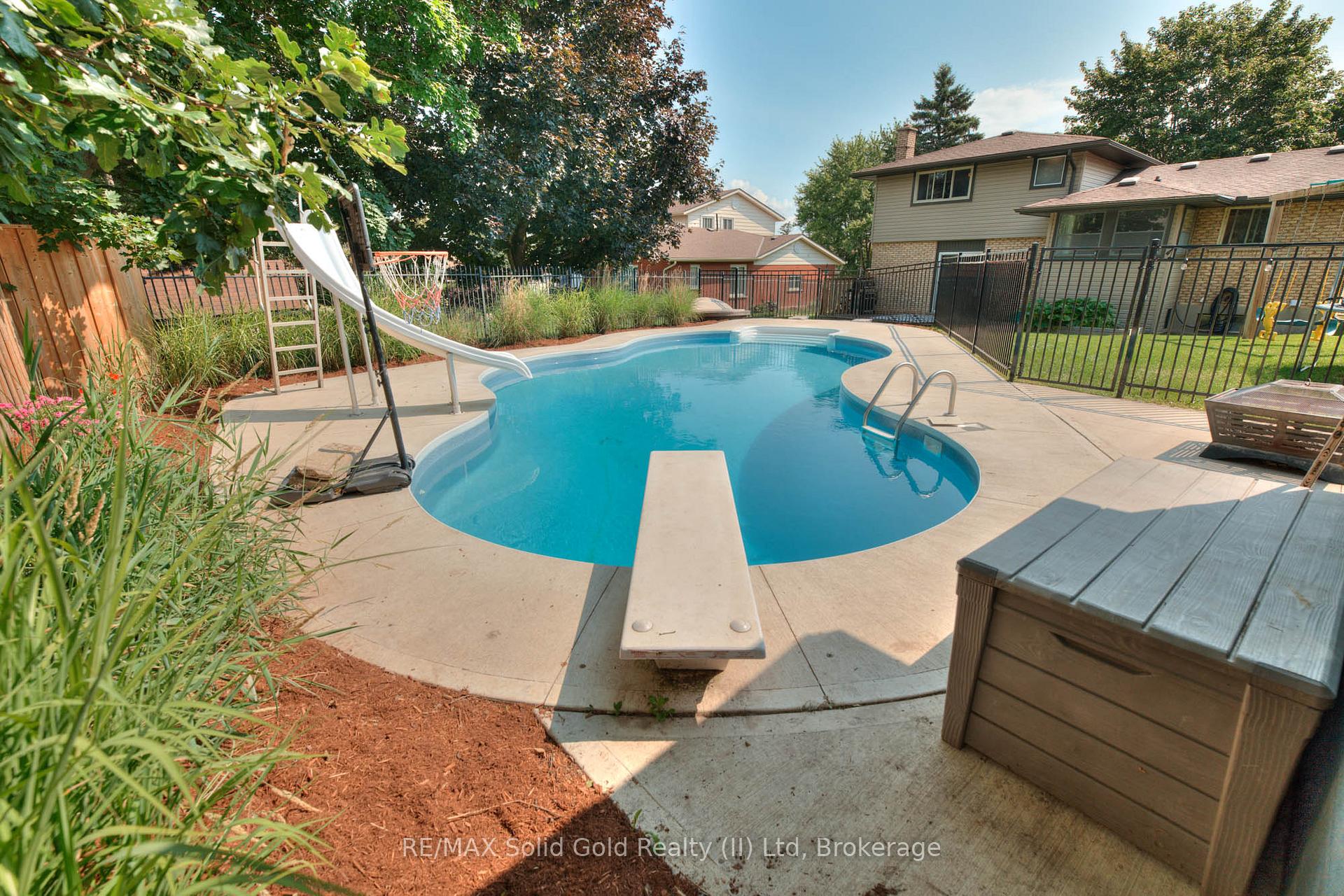 Photo 45 of 11 Reiner Crescent, Wellesley — HOMEH