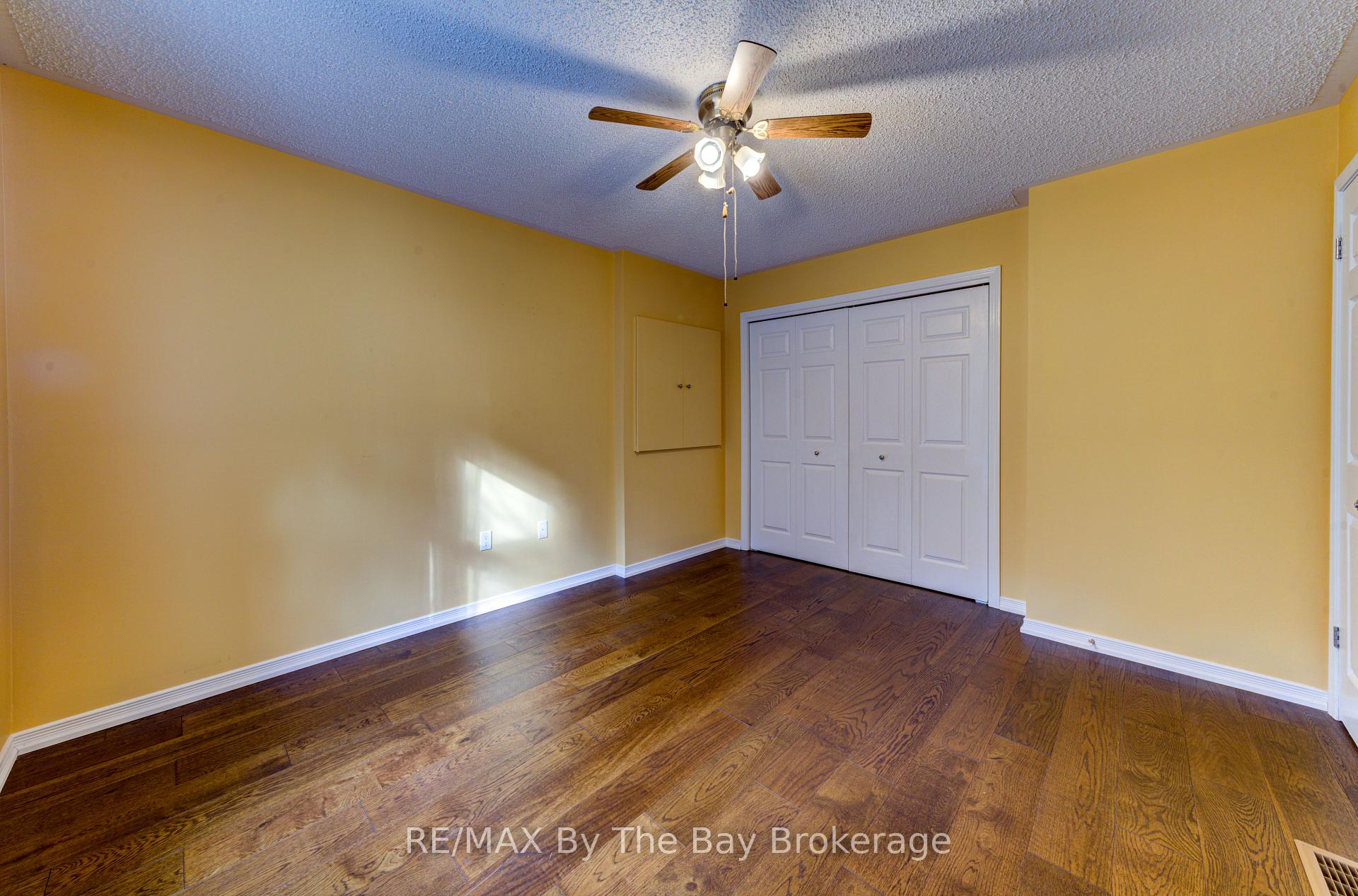 Photo 15 of 45 Indiana Avenue, Wasaga Beach — HOMEH