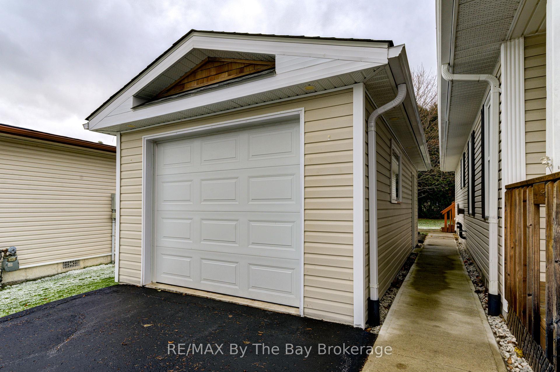 Photo 16 of 45 Indiana Avenue, Wasaga Beach — HOMEH