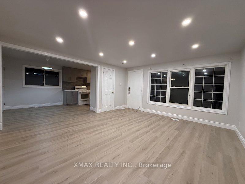 Photo 2 of 452 Midwood Crescent, Waterloo, Beechwood — HOMEH