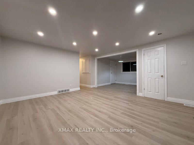 Photo 5 of 452 Midwood Crescent, Waterloo, Beechwood — HOMEH