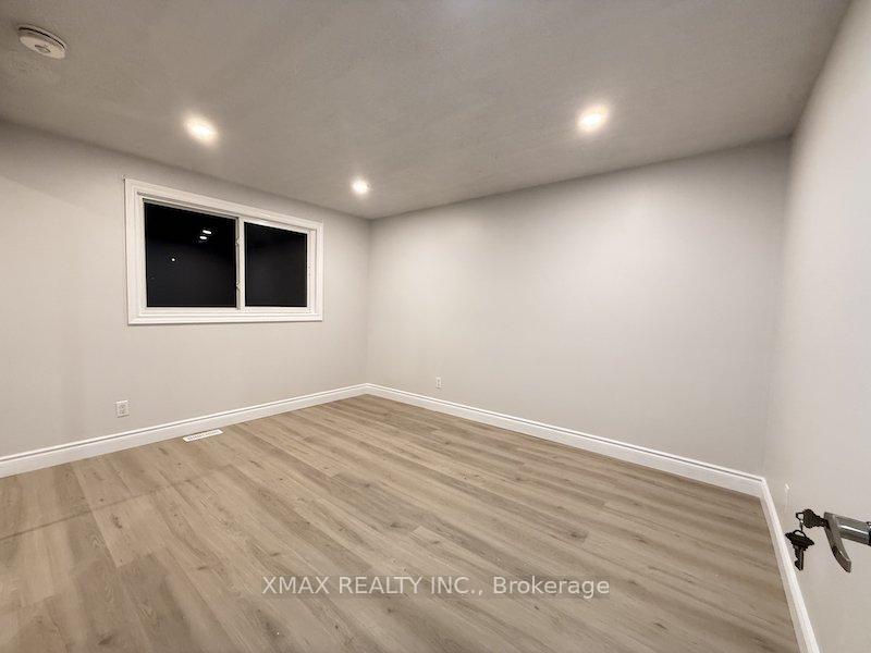 Photo 13 of 452 Midwood Crescent, Waterloo, Beechwood — HOMEH