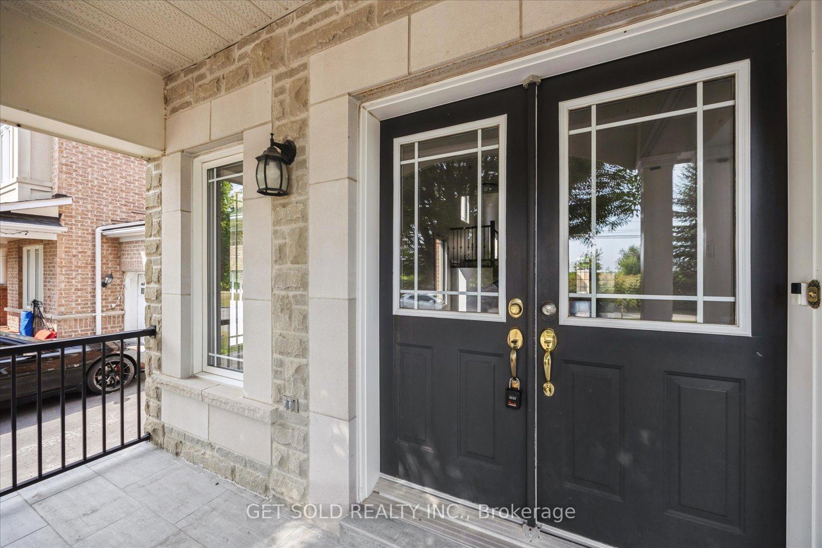 Photo 6 of 28 Barden Crescent, Ajax, Northeast Ajax — HOMEH