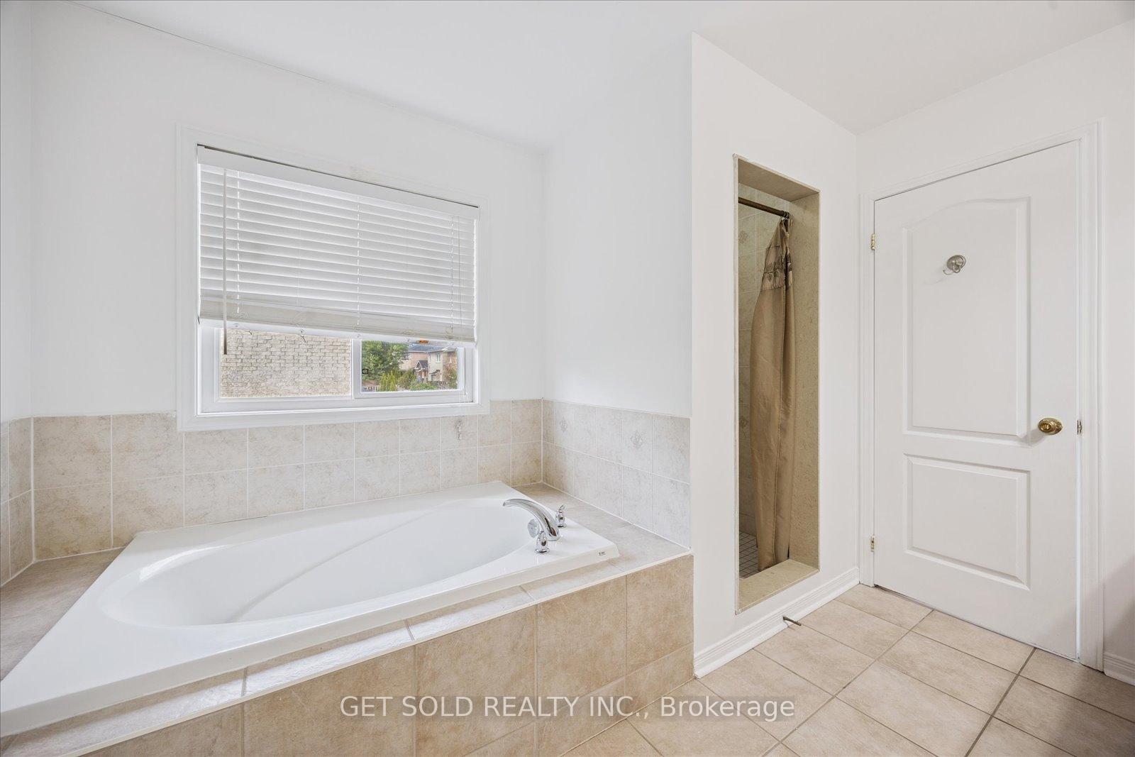 Photo 25 of 28 Barden Crescent, Ajax, Northeast Ajax — HOMEH