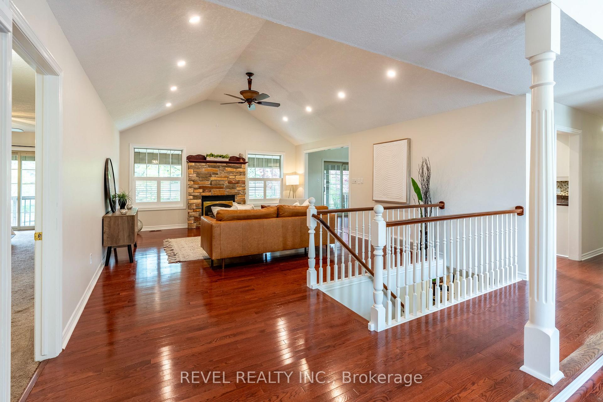 Photo 3 of 632 Bayhampton Crescent, Waterloo — HOMEH