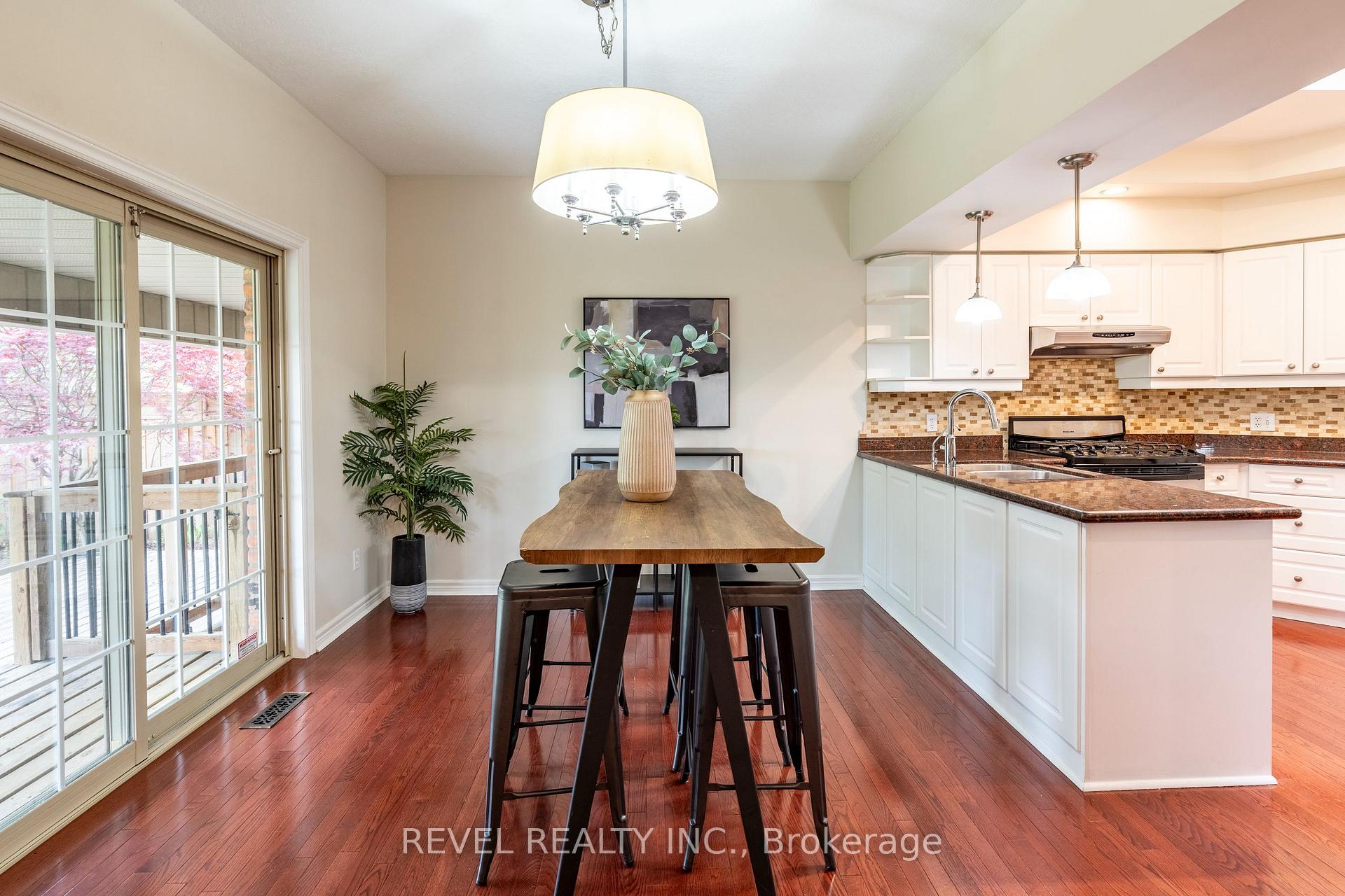 Photo 16 of 632 Bayhampton Crescent, Waterloo — HOMEH