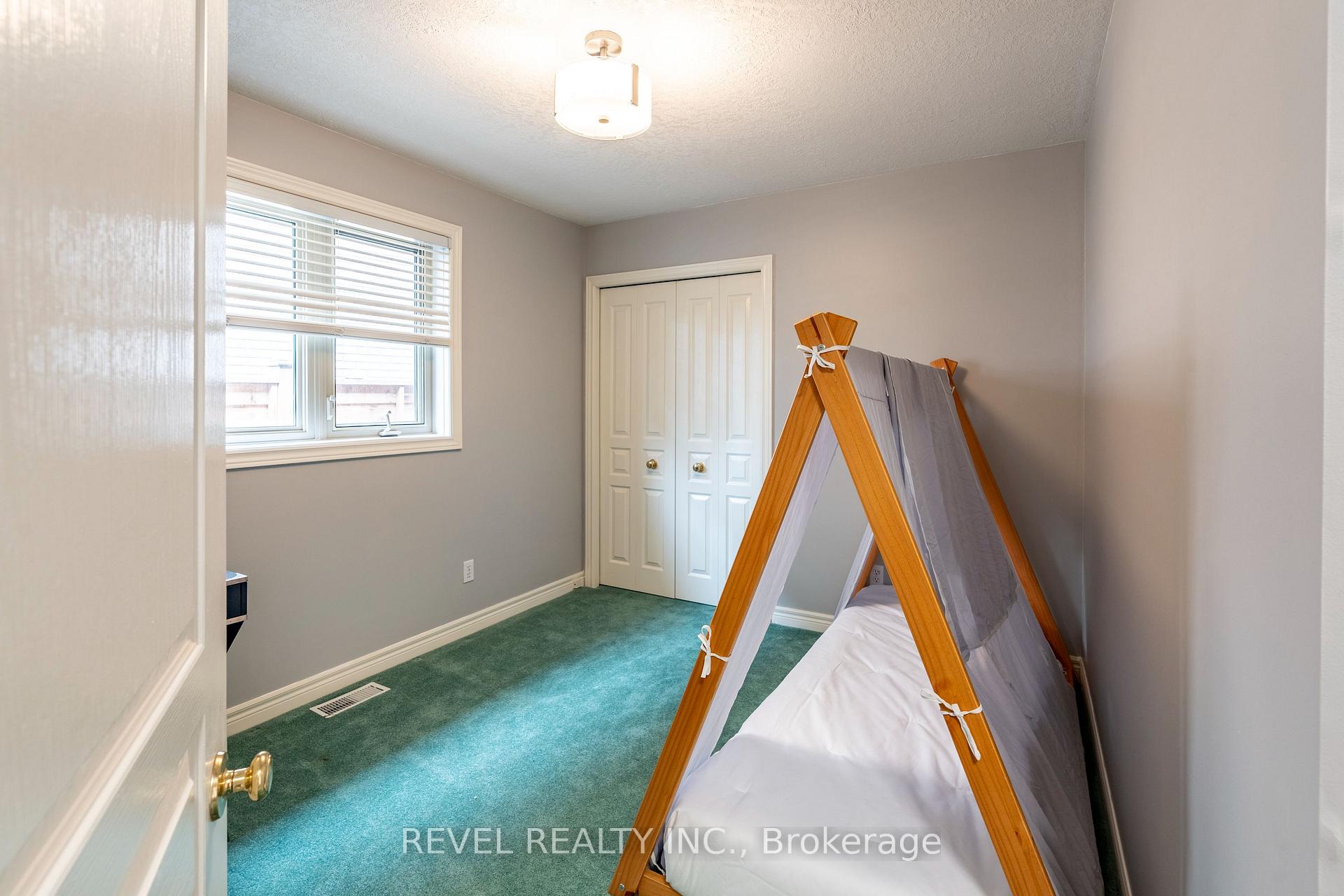 Photo 21 of 632 Bayhampton Crescent, Waterloo — HOMEH