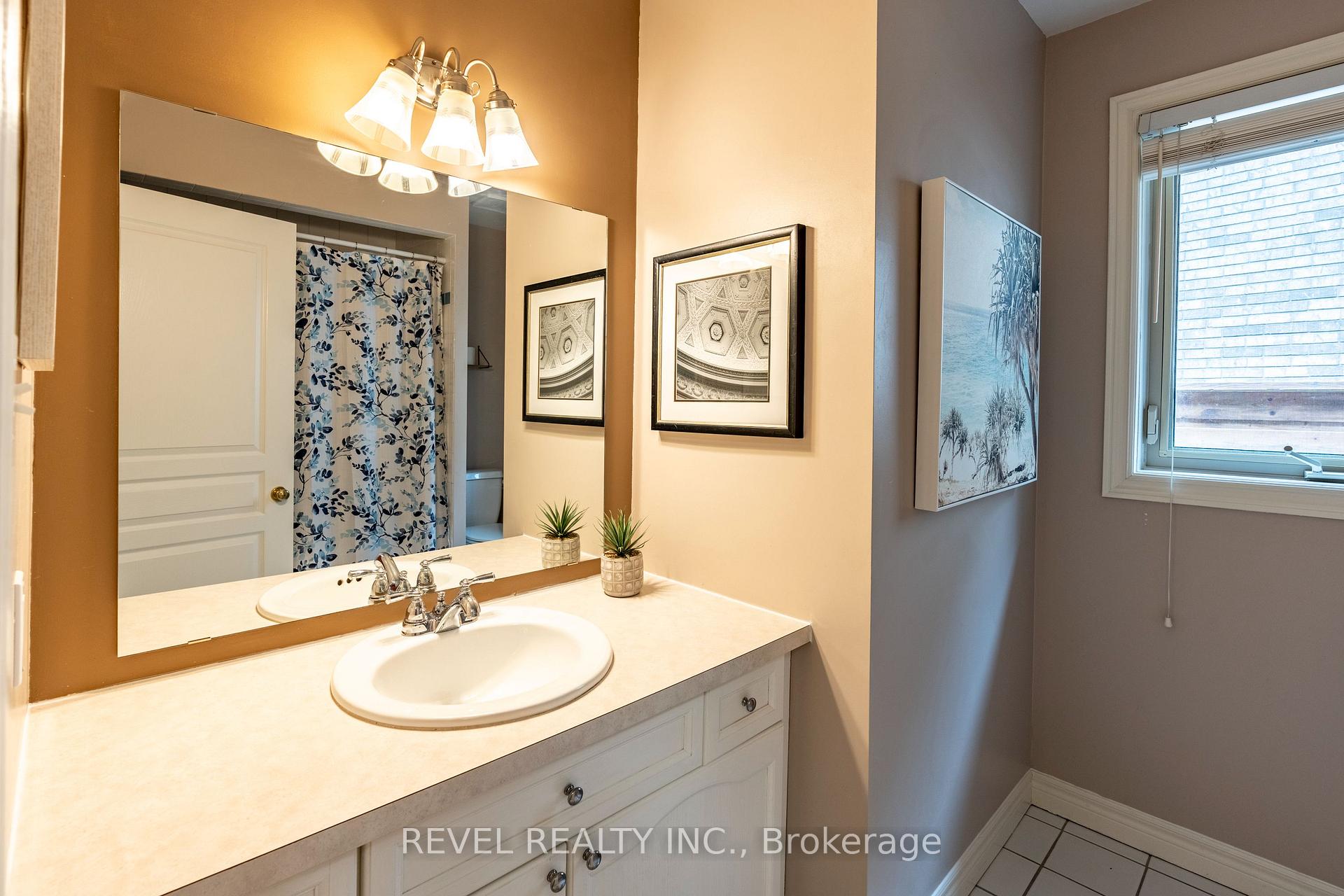 Photo 23 of 632 Bayhampton Crescent, Waterloo — HOMEH