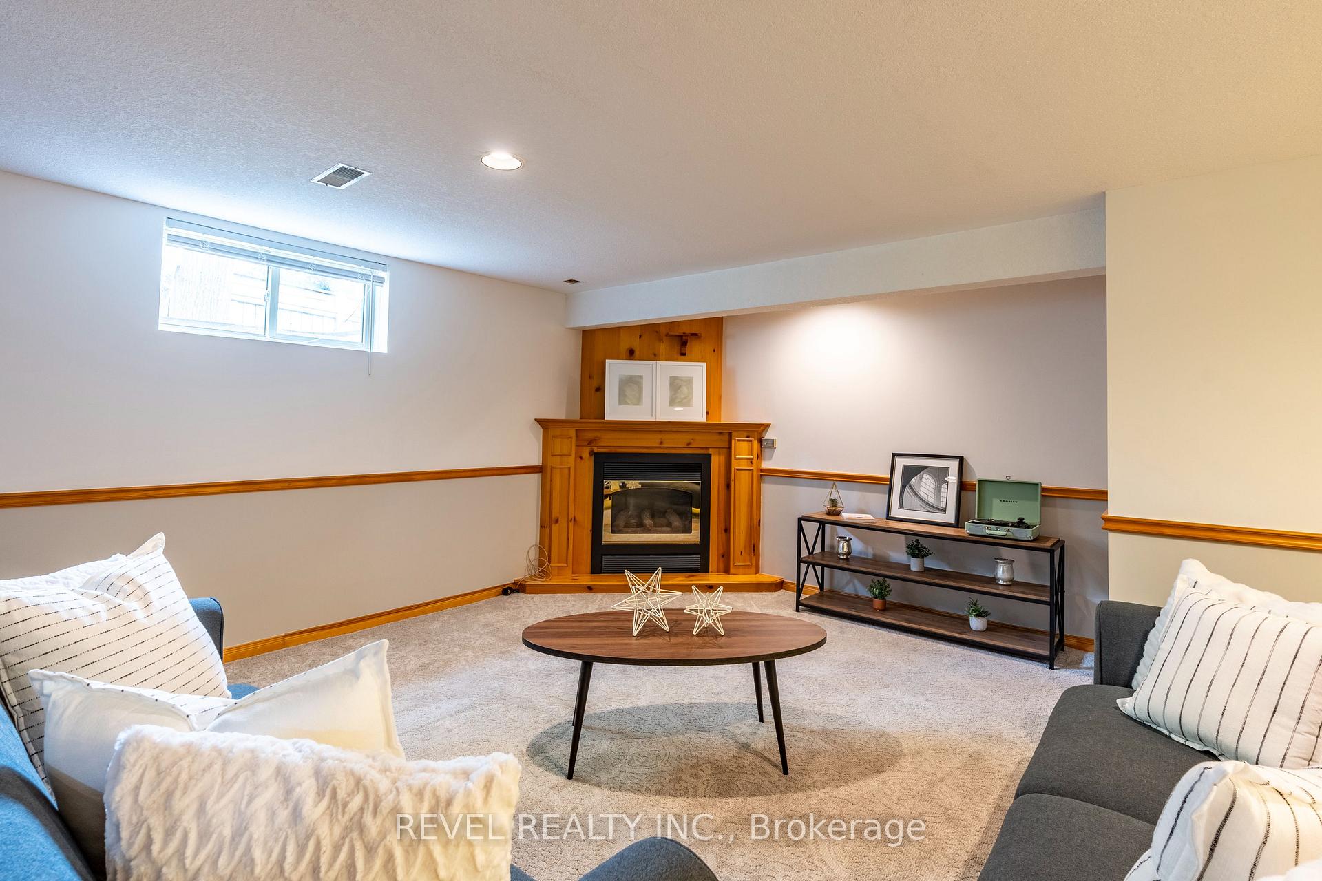 Photo 33 of 632 Bayhampton Crescent, Waterloo — HOMEH